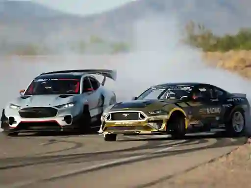 Spel Drifting Mustang Car Puzzle aanlyn